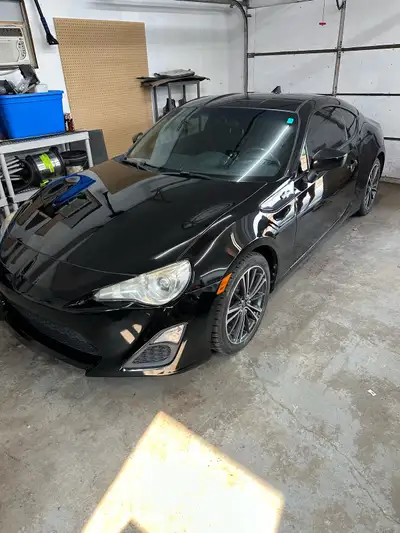 Selling a clean, fun-to-drive 2015 Scion FR-S with only 91,000 km. This sporty coupe is perfect for...