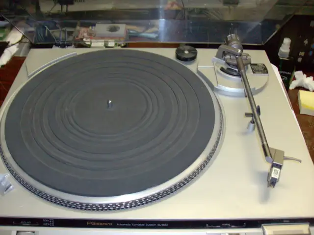 TECHNICS RECORD PLAYER-MADE IN JAPAN in Stereo Systems & Home Theatre in City of Toronto - Image 7