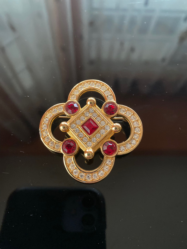 Vintage  Swarovski Crystals brooch  in Jewellery & Watches in Delta/Surrey/Langley