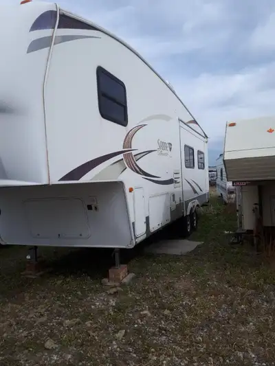 2011 Palomino Sabre Silhouette 290RES 5th wheel trailer, excellent condition throughout, 2024 hail d...