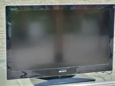 This pre-owned Sony Bravia 32-inch television offers reliable performance and classic picture qualit...