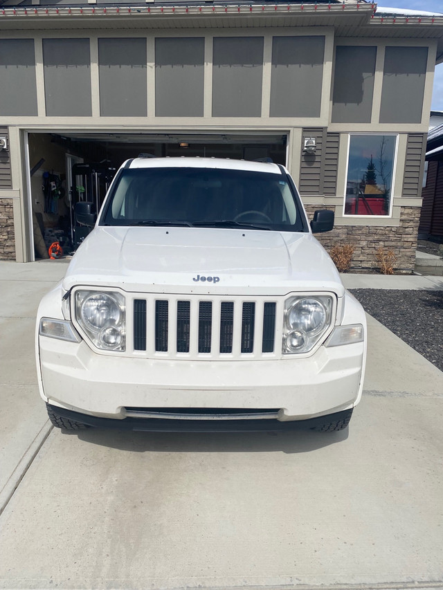 2009 Jeep Liberty Sport 4x4 in Cars & Trucks in Calgary - Image 2