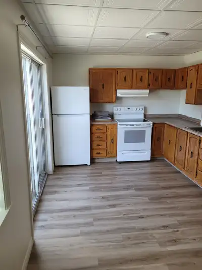 Très belle appartement renover a neuf, situé au centre-ville d`Edmundston.