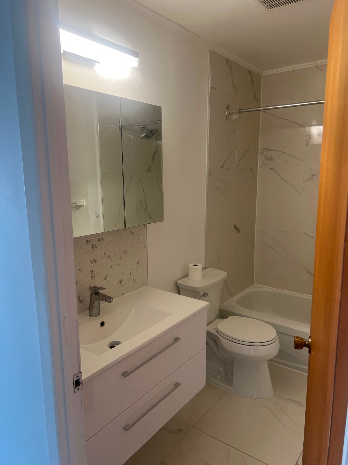 4 1/2 à louer dans Rosemont — photo 1