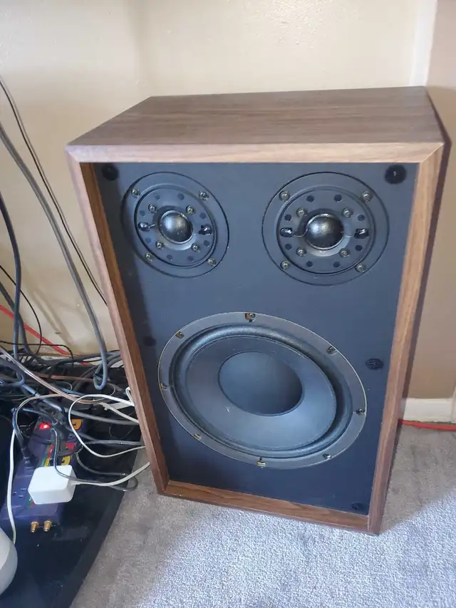 Vintage 1971 Foster SP-2710 Speakers in Speakers in Markham / York Region - Image 4