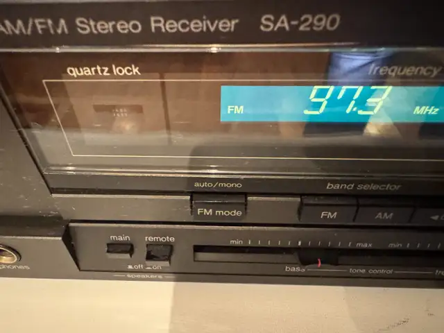 Vintage Technics SA 290 Quartz Synthesizer AM FM Stereo Receiver in Stereo Systems & Home Theatre in City of Toronto - Image 6