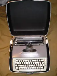 Singer Portable Manual Typewriter
