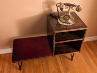 Banc de téléphone vintage – Vintage Telephone benche