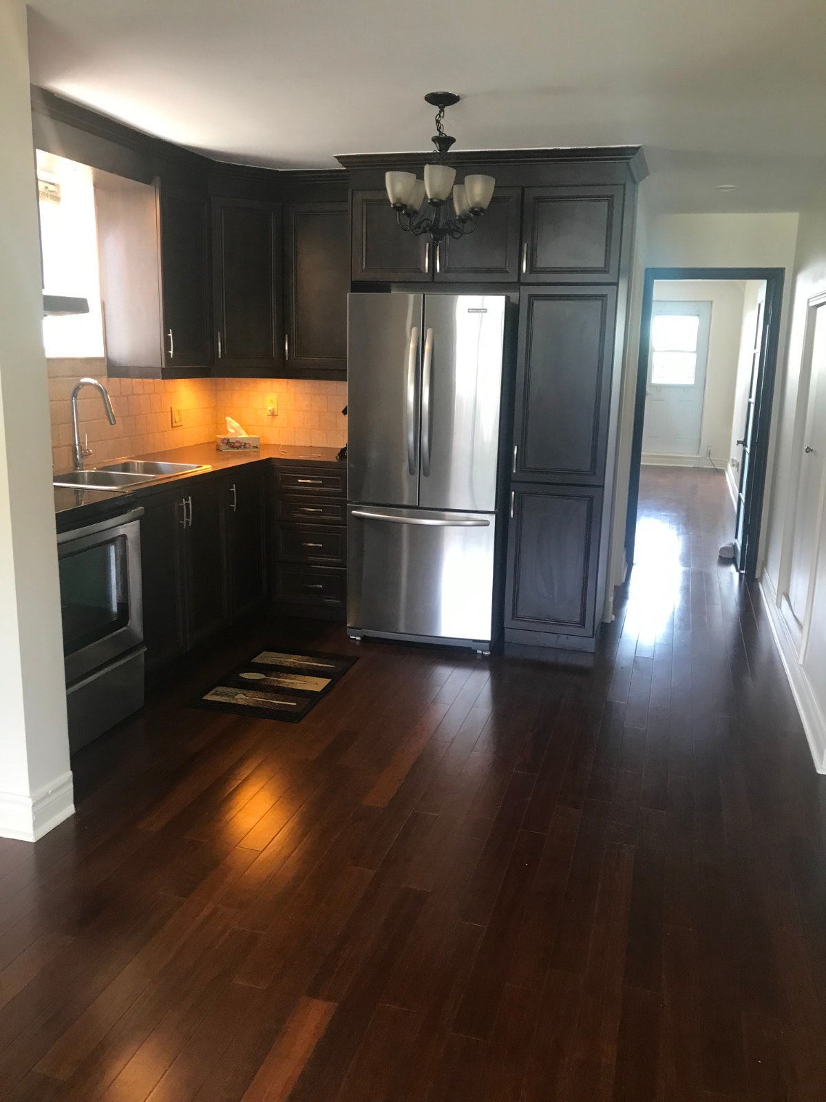 BEAUTIFUL HUGH ONE BEDROOM RENTAL FOR A PROFESSIONAL — photo 1