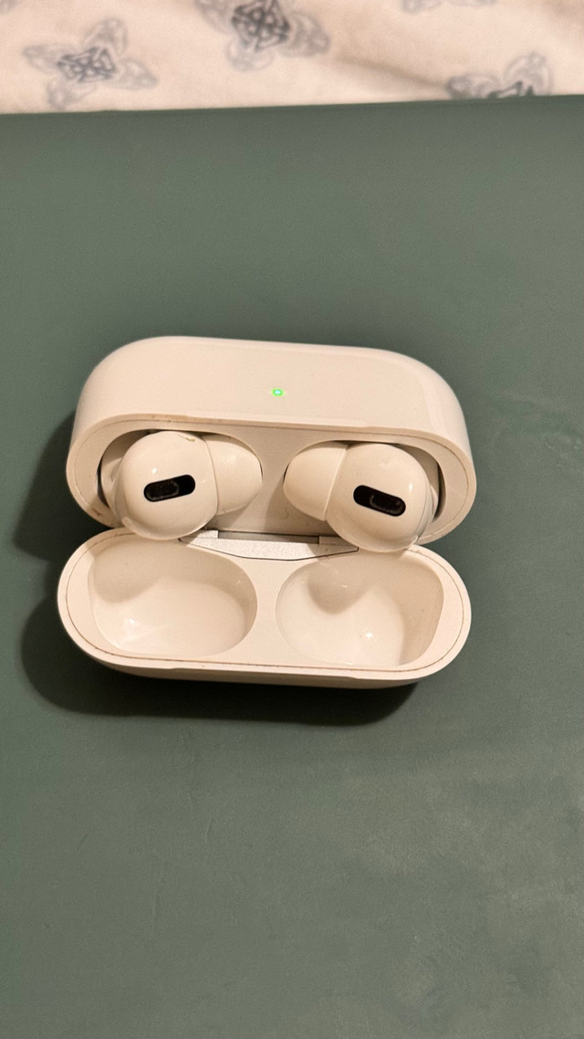 Airpods magsafe in Headphones in Dartmouth
