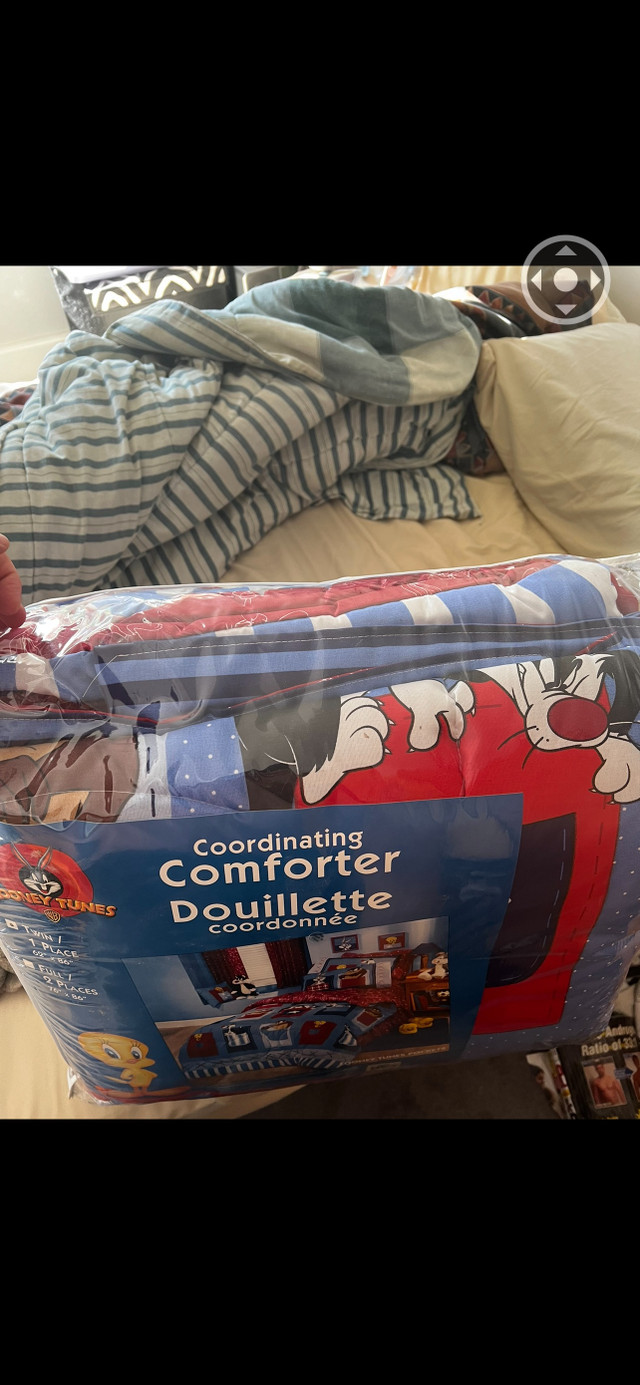 Looney Tunes Bed Comforter  in Bedding in Peterborough - Image 3