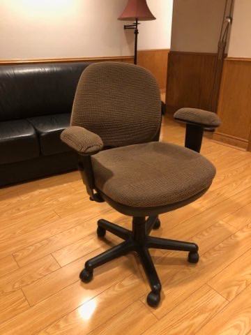 Office Chair in Chairs & Recliners in Markham / York Region - Image 3
