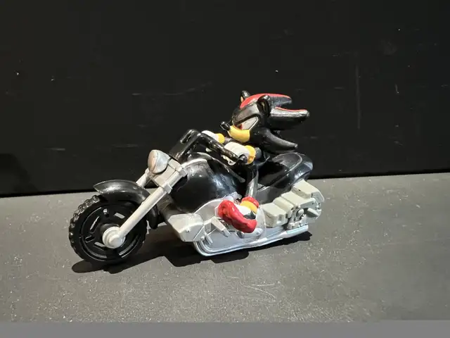 Sonic Gacha Shadow Pull Back Race Car Tomy 2011 Motorcycle toy in Arts & Collectibles in Ottawa - Image 4