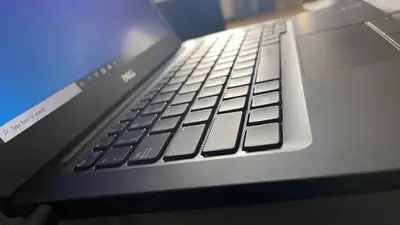 Ultrabook Dell latitude 7290 de 12,5 pouces avec un processeur Intel i7 8e génération et une mémoire...