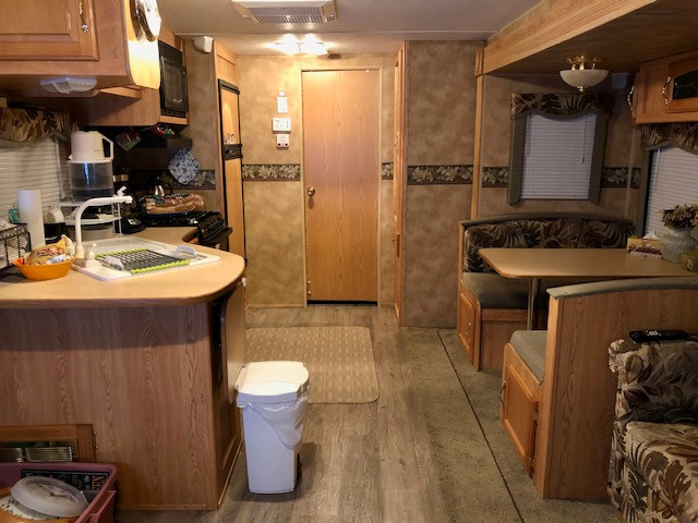 2007 Keystone Hornet 33 feet and Lease Lake lot in Travel Trailers & Campers in St. Albert - Image 3