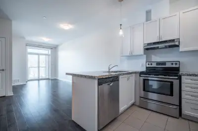 Charming 1-bedroom + den condo in the heart of Ancaster