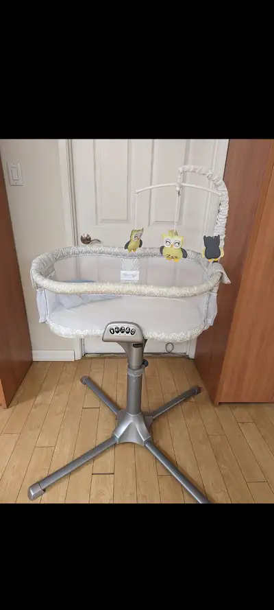Halo bassinet for your infant in great condition. Will throw in a bunch of extra cotton covers for t...