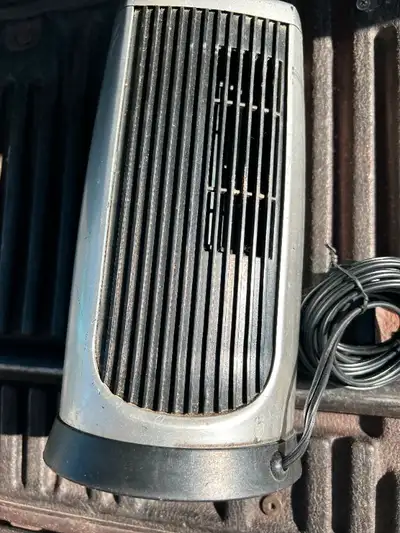 SMALL BIONAIRE DESK FAN AS PICTURED NOT PRETTY ANY MORE BUT STILL WORKS LIKE A NEW ONE ASKING ONLY 1...
