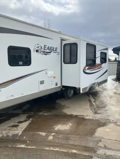 Jayco Eagle 2011 for sale 14 thousand or obo. Jason 780 897 9159.