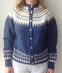 Vintage Handmade Norwegian Wool Sweater Size Small