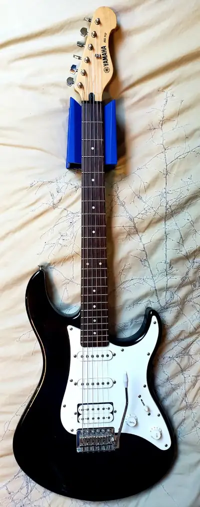 YAMAHA EG112 Strat Electric Guitar, View more