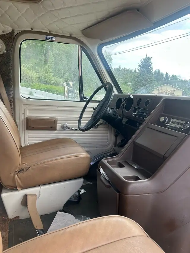 1981 RV with six brand new tires in RV & Camper Parts & Accessories in Cranbrook - Image 3