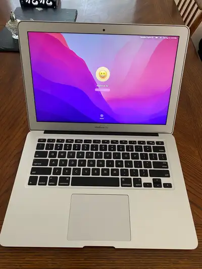 Apple Macbook AIr 13", View more