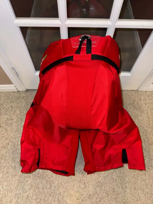 Red Vaughn Senior XL Hockey Goalie pants in Hockey in Oshawa / Durham Region - Image 3