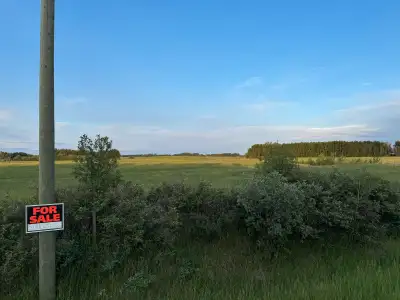 Incredible location, nestled off of Range Road 284, just off of Hwy 11. Only 5 minutes to Red Deer a...