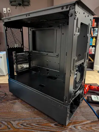 Got an extra case I don't need, I've used it for four years now but it's time for upgrades. Comes wi...