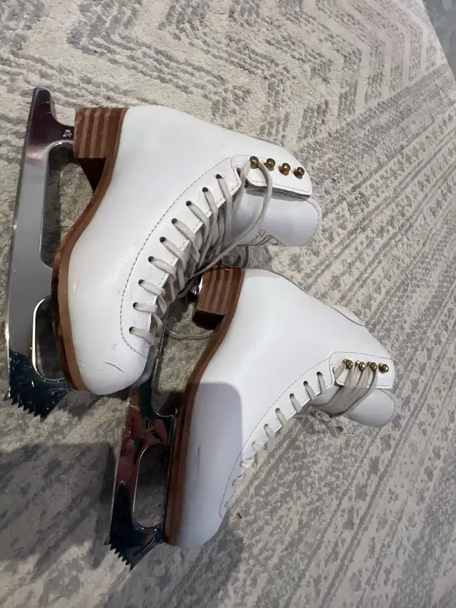Jackson Freestyle Figure Skates size 3-1/2C in Skates & Blades in Ottawa - Image 8