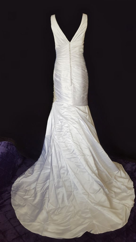 Eddy K Mermaid Wedding Dress New With Tags in Wedding in Saskatoon - Image 4
