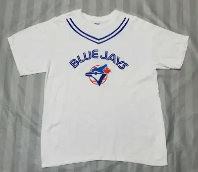 B 8C Here we have a pre owned toronto blue jays Tony Fernandez tshirt . In adult size Large . still...