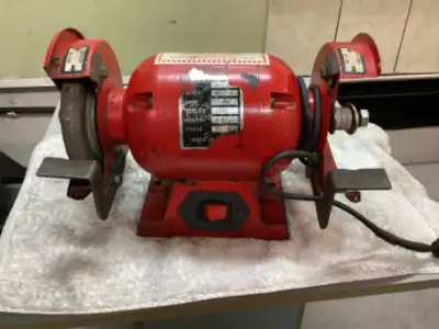 6” - 110 volts. $30.00 Regardez mes autres annonces - I have other listings and tools