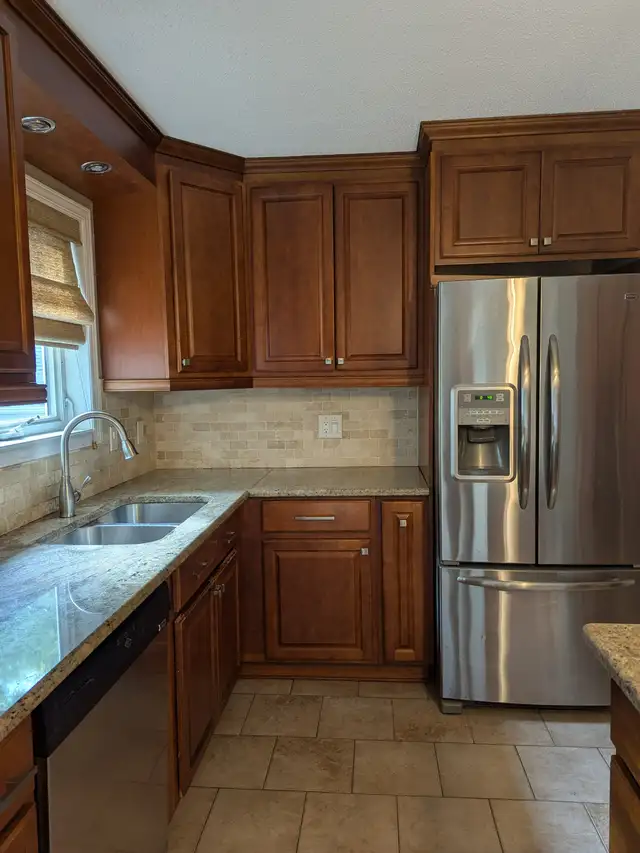 Large bedroom for rent $900/month.  Available August in Room Rentals & Roommates in Ottawa - Image 3