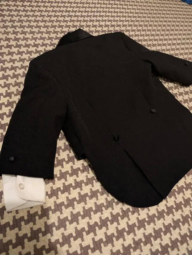 Dress shirt and jacket, black, 2T in Clothing - 2T in Kitchener / Waterloo - Image 6