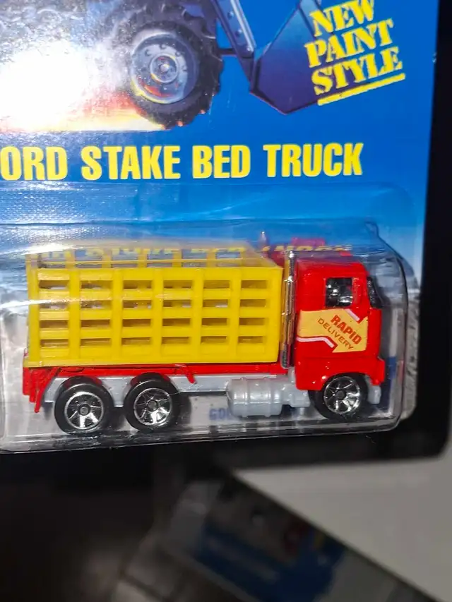 Ford Stake Bed Truck 1994 Hot Wheels Collector No 237 in Toys & Games in Guelph - Image 3