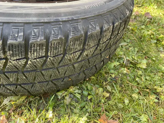 bridgestone blizzak 215/60r17 in Tires & Rims in Oshawa / Durham Region - Image 4