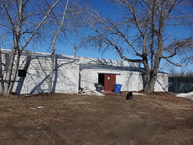 Commercial building/ Main st Central Butte in Commercial & Office Space for Sale in Moose Jaw - Image 5