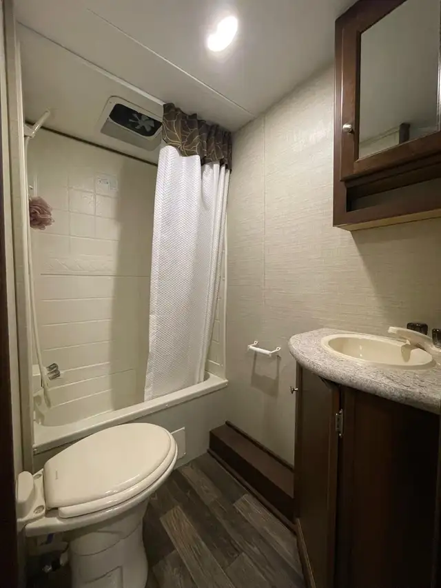 2017 Bullet Ultra Lite by Keystone in Travel Trailers & Campers in Edmonton - Image 11