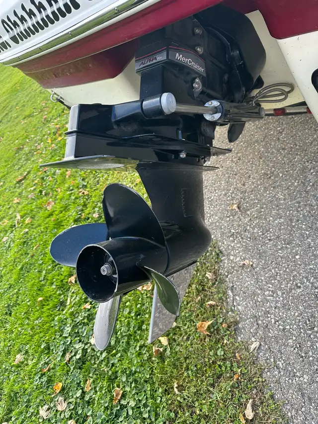 2012 Chaparral H2O Sport Ski Boat in Powerboats & Motorboats in London - Image 6