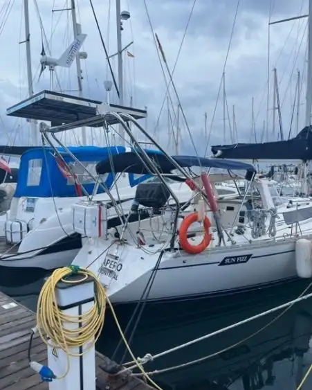 Sailboat Jeanneau Sun Fizz 1985 in Sailboats in Laval / North Shore - Image 5