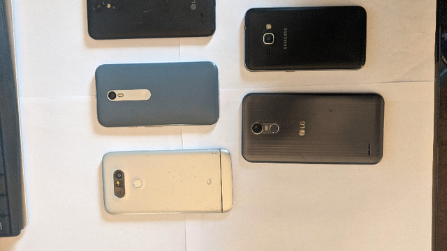 5X Android phones for parts / repair in Cell Phones in Hamilton - Image 2