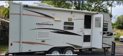 Glamping season is here ! Outdoor Kitchen and shower! Keep your trailer interior spotless ! Excellen...