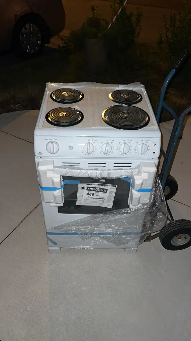 24” BRAND NEW NEVER USED GE STOVE ELECTRIC62863271875075121