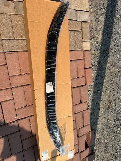 New in the box Smoke color bug deflector. Fits 2019-2023 Rav 4 . please call or text 705 618 0873 if...