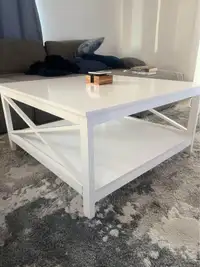 Beautiful white square centre coffee table. Dimensions 35x35