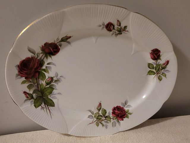 Vintage Royal Albert ROYAL CANADIAN ROSE oval platter 1970'S in Arts & Collectibles in Muskoka