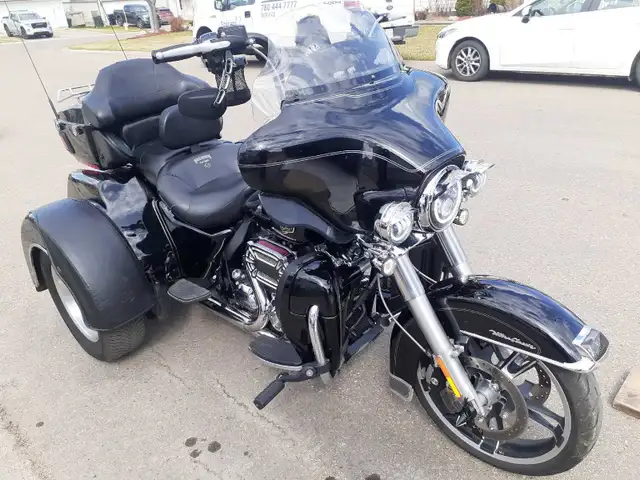 Reflections polishing.  Motorcycle polishing and detailing. in Street, Cruisers & Choppers in Edmonton - Image 3