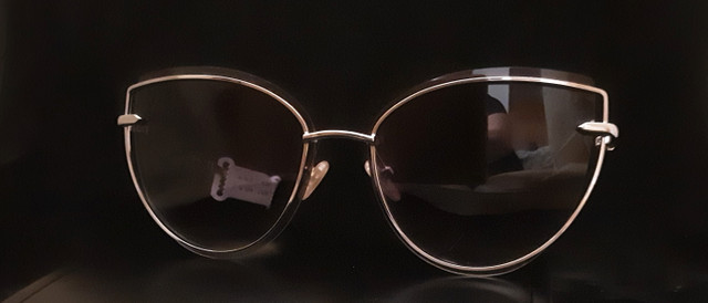 New - High-end Guess Sunglasses  in Jewellery & Watches in St. Catharines - Image 2